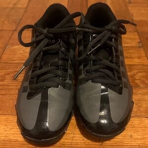 Kids football cleats